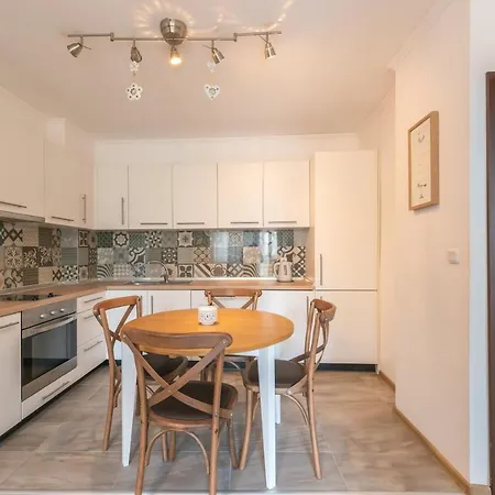 Top Central Apartment Near The Sea Garden