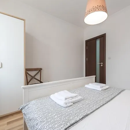 Top Central Apartment Near The Sea Garden