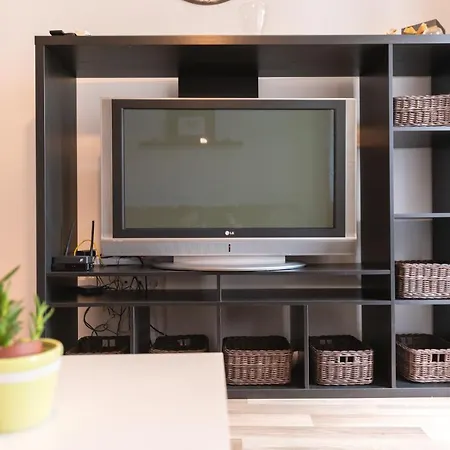 Top Central Apartment Near The Sea Garden